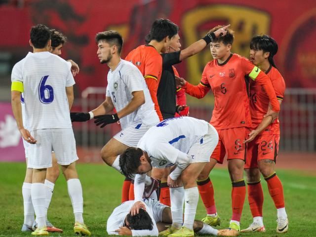 1764856380755077842.jpg (体育)(2)足球——“熊猫杯”国际锦标赛:中国U22平乌兹别克斯坦U22XxjpseC002168_20251118_PEPFN0A001.jpg