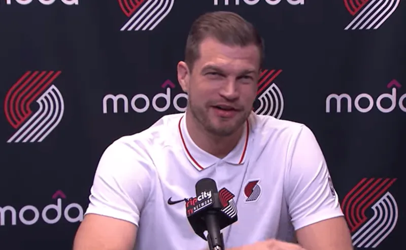 开云平台-季后赛可能对上老东家马刺?斯普利特:等那个阶段我们再谈